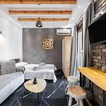 Skra Hideaway In Thessaloniki Center, By Binobi !