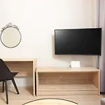 Zenou 24 Downtown Apartment