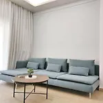 City Center Apartment With A Modern Breeze