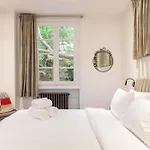 Couple-In Magical Suite With Jacuzzi