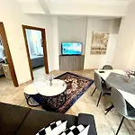 The “Roman Market” Lux Apartment