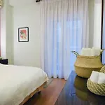 The Muse, Colorful Cozy Flat On Mitropoleos Downtown