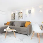 Milou 40 Downtown Apartment
