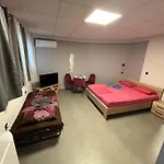Debbies Rooms 8