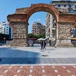 Flowery Penthouse In City Centre Of Thessaloniki