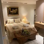 Στούντιο 305