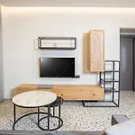King George 40 Seaside Apartment