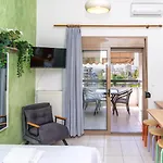 Kosmos Sercvice Apartment Beautiful Studio 2 With Additional Cost Parking