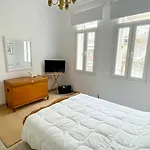 Bright & Spacious Apartment Near City Center.