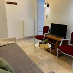 Istos Apartment No5