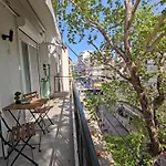 Cozy City Center Apartment