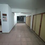 Cozy Apt! Friends & Family - Private Paid Parking