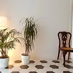 Stylish City Flat Near Promenade