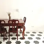 Stylish City Flat Near Promenade
