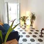Stylish City Flat Near Promenade