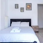 Kosmos Service Apartment Near Turkish Consulat And Saint Dimitrious Church With Additional Cost Parking