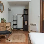 Houseloft Cosmopolitan Comfort