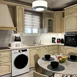 Modern And Comfort Apartment