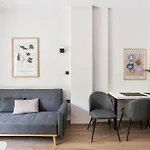 Downtown Stylish Apartment 4