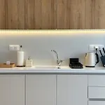 Luxury Downtown Apartment Guya