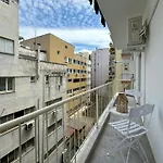Luxury Downtown Apartment Guya