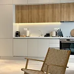 Luxury Downtown Apartment Guya