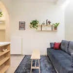 Navarinou Hideaway