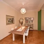 Huge N Happy Apartment