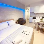 Neon City Pulse - Casa Nativa