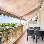 Elegant, Modern & Spacious Apartment In Thessaloniki With Balcony