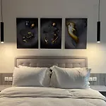 Private Mini Suite-Netflix