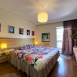 Spacious Artistic Flat With Private Parking