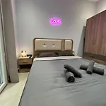 Urban Rotonda Retreat In The City Center!