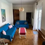 Spacious & Bright 2Brm Apartment