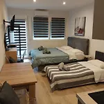 Anibo Studios & Apartments Center 3864