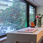 Orange Downtown Apartment