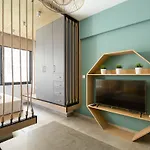 Innovative Snug Bohemian Studio In Ladadika