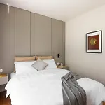 Elegant Mountain-View Apartment Next To Seaside