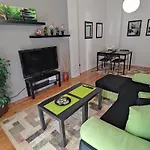 Cozy City Center Apartment