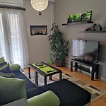 Cozy City Center Apartment