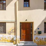 Pearl Studio Free Private Parking