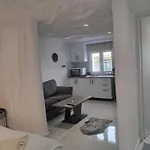 Quiet Cute Flat Close To Center