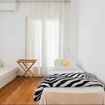 Central Luxury Apartment At Proxenou Koromila