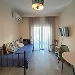 Cozy & Stylish Eastside Apt.