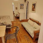 Cosy Open Large Studio By Roman Ruins Helexpo
