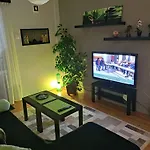 Cozy City Center Apartment