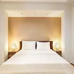 Houseloft Cosmopolitan Comfort