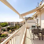 Elegant, Modern & Spacious Apartment In Thessaloniki With Balcony