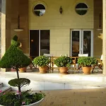 Nepheli Hotel