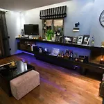 Deluxe Boutique Suite , Jacuzzi, Private Parking, Fireplace